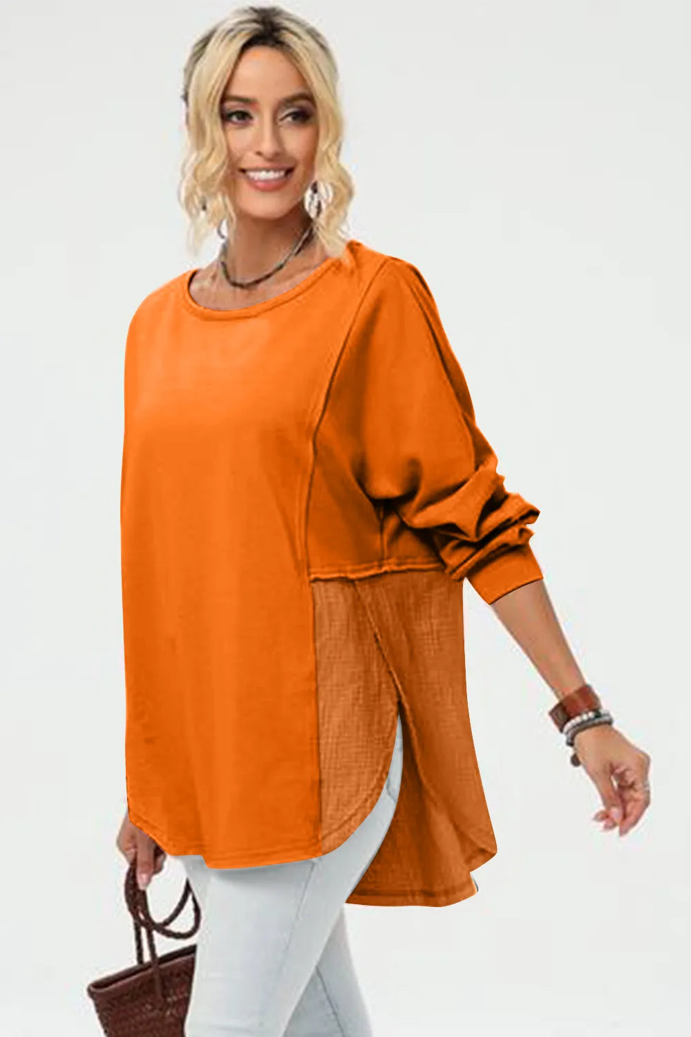 9da5af46-ffa9-4f28-8bf1-4a38f7e37e79-Max

high low long leeve shirt split on the side

Shop this comfy long sleeve high-low tunic top at Ehyeh Boutique. Perfect for casual outfits, layering, and all-day comfort.