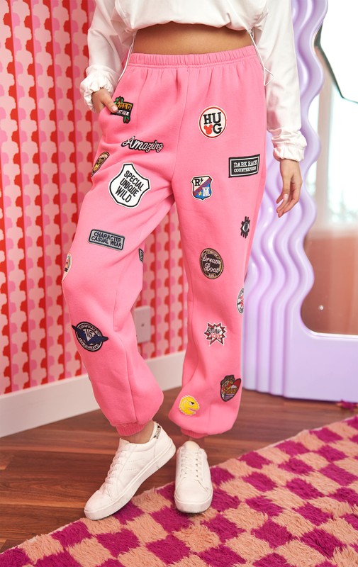 1BB13A19C5E761B39121F08473CC4F8A/ddfba778-3bd0-44fc-9b37-9b1663b1283f.jpg

pink plus size joggers sweatpants with patches badges with pockets rubber waist